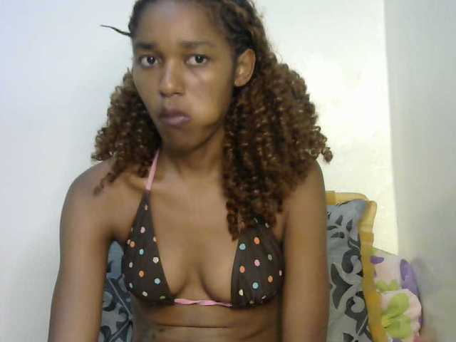 Truegirl2 live cam on BongaCams