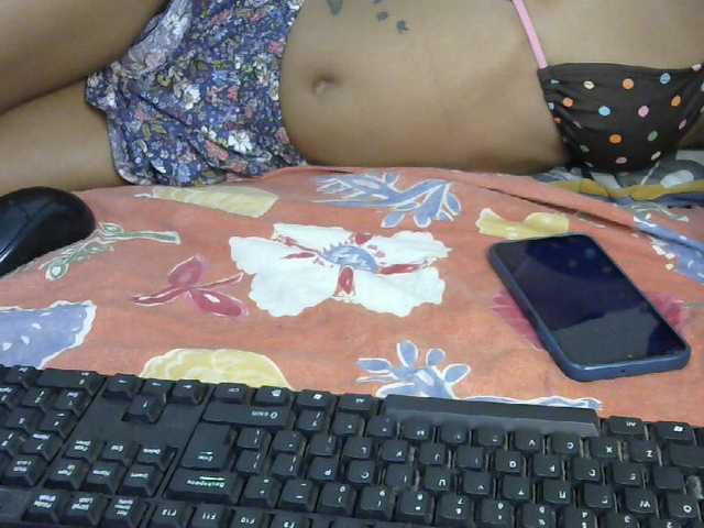 Truegirl2 live cam on BongaCams