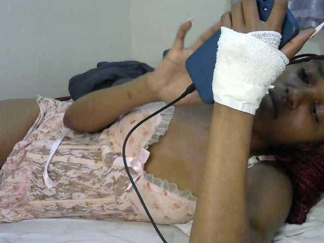Truegirl2 live cam on BongaCams