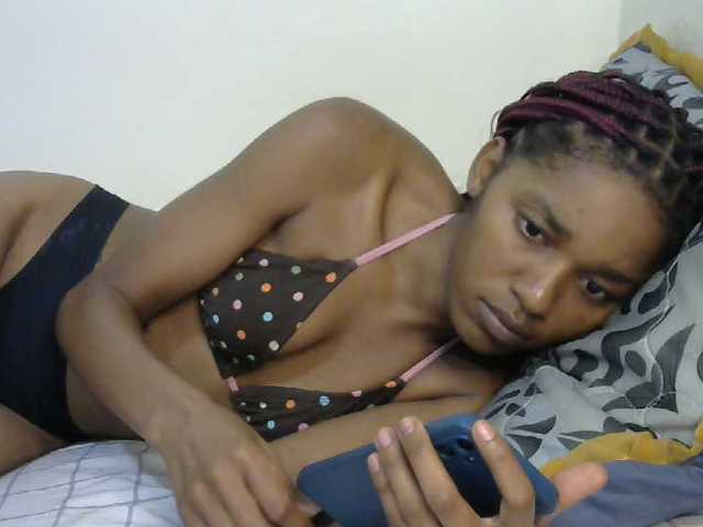 Truegirl2 live cam on BongaCams
