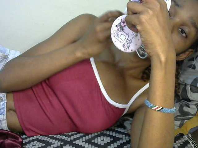 Truegirl2 live cam on BongaCams