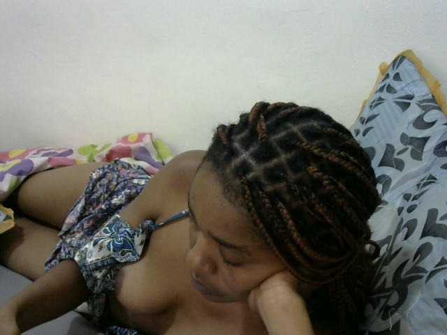 Truegirl2 live cam on BongaCams