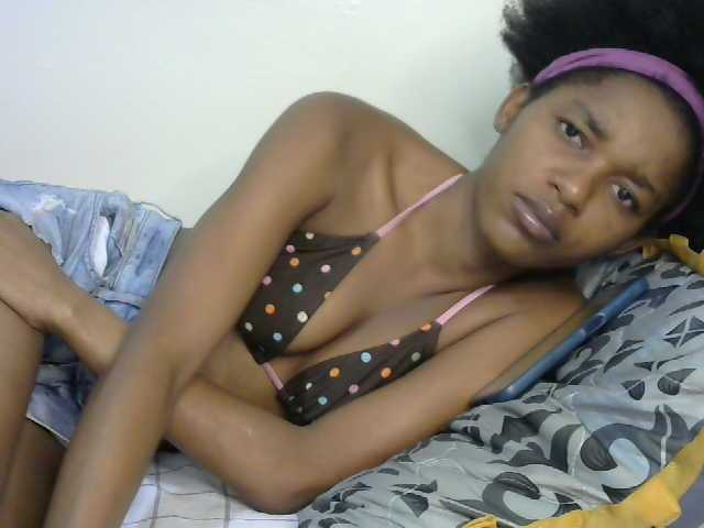 Truegirl2 live cam on BongaCams