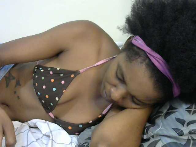 Truegirl2 live cam on BongaCams