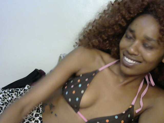 Truegirl2 live cam on BongaCams