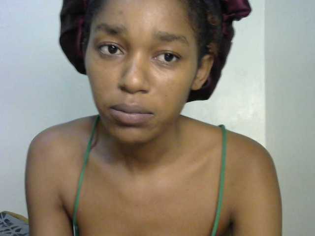 Truegirl2 live cam on BongaCams