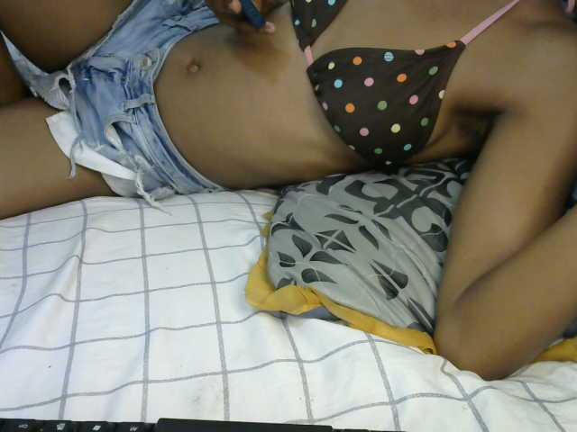 Truegirl2 live cam on BongaCams
