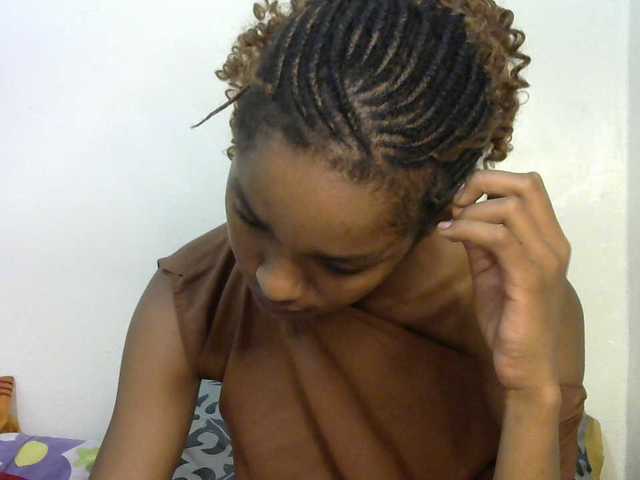 Truegirl2 live cam on BongaCams