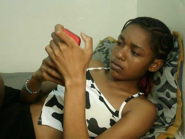 Truegirl2 live cam on BongaCams