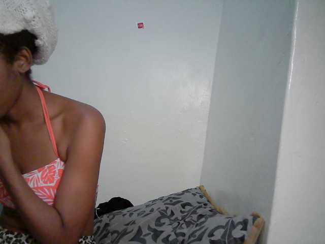 Truegirl2 live cam preview