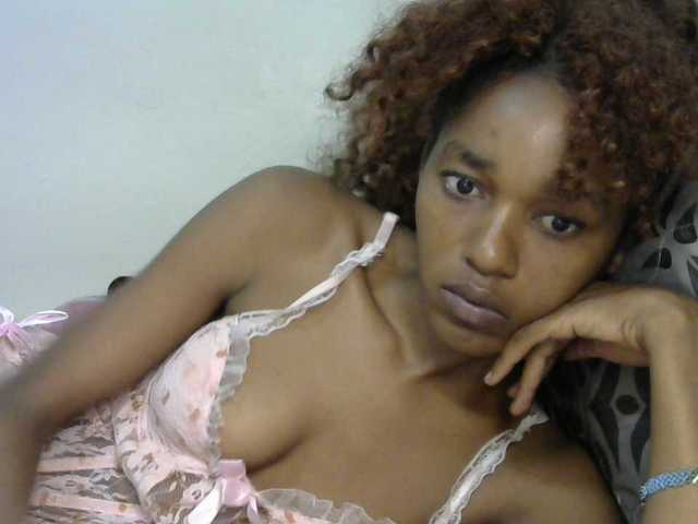 Truegirl2 live cam on BongaCams