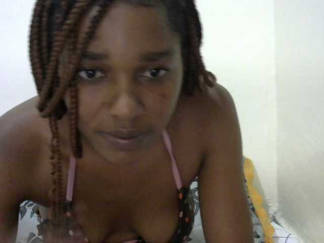 Truegirl2 live cam on BongaCams