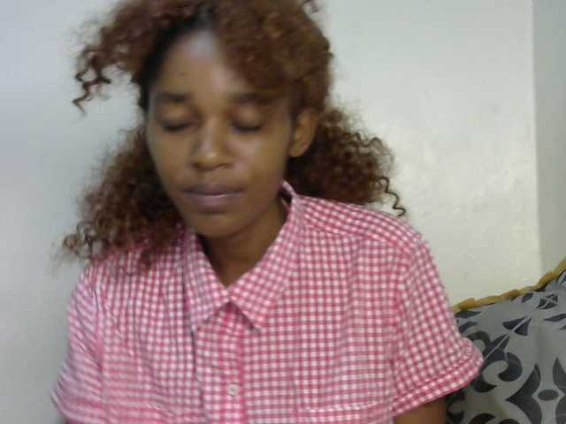 Truegirl2 live cam on BongaCams