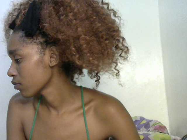 Truegirl2 live cam on BongaCams