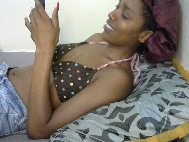 Truegirl2 live cam on BongaCams