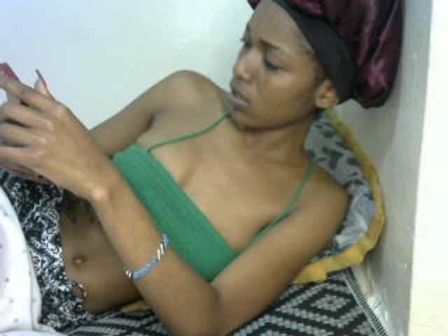 Truegirl2 live cam on BongaCams