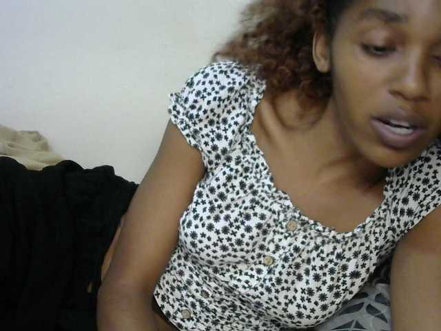 Truegirl2 live cam on BongaCams