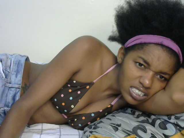 Truegirl2 live cam on BongaCams