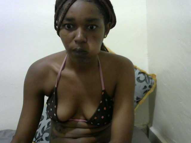 Truegirl2 live cam on BongaCams