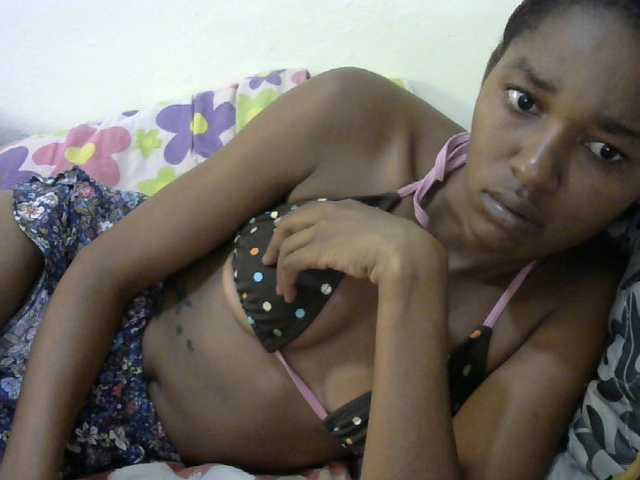 Truegirl2 live cam on BongaCams