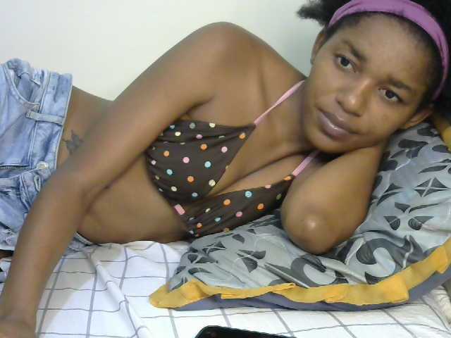 Truegirl2 live cam on BongaCams