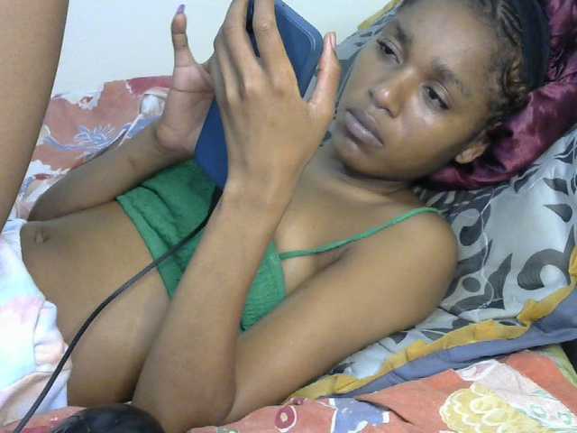 Truegirl2 live cam on BongaCams