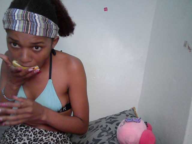 le modèle Truegirl2 est en webcam porno dans un show sur le site bongacams, il possède les tags suivants: Ebony,Redhead,Hairy
