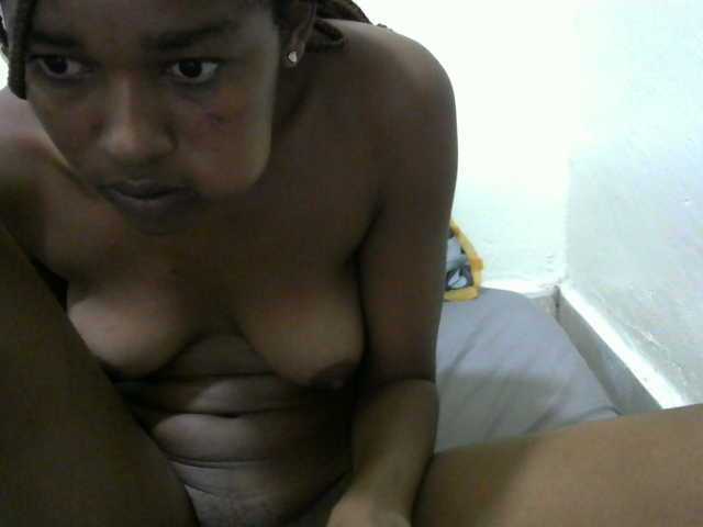 Truegirl2 live cam on BongaCams