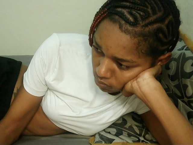 Truegirl2 live cam on BongaCams