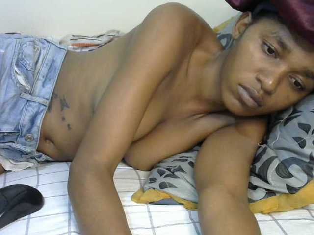 Truegirl2 live cam on BongaCams