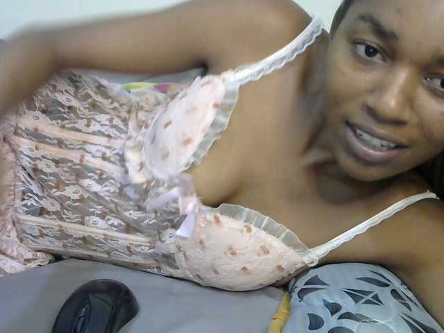 Truegirl2 live cam on BongaCams