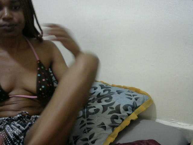 Truegirl2 live cam on BongaCams