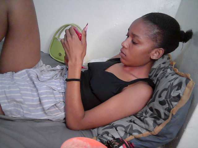 Truegirl2 live cam on BongaCams