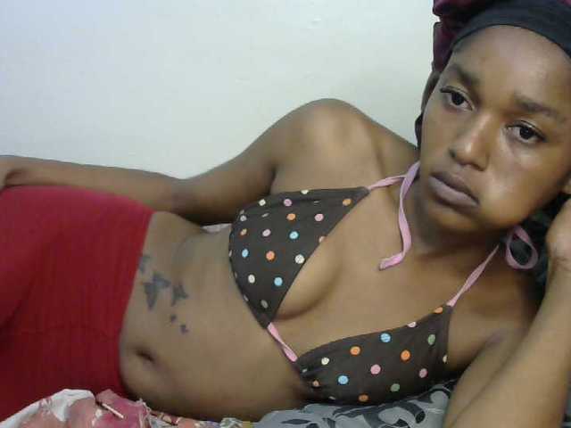Truegirl2 live cam on BongaCams