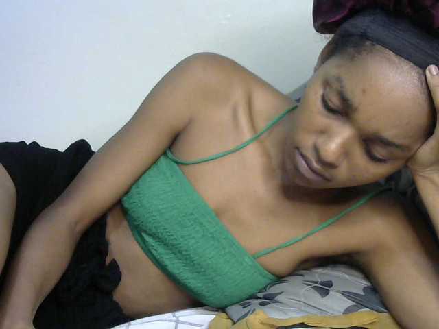 Truegirl2 live cam preview