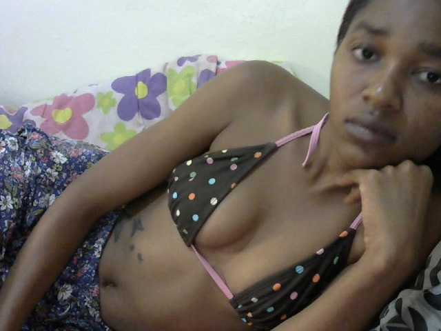 Truegirl2 live cam on BongaCams