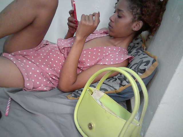 Truegirl2 live cam on BongaCams