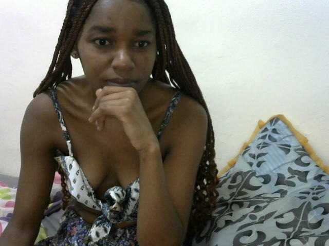 Truegirl2 live cam on BongaCams