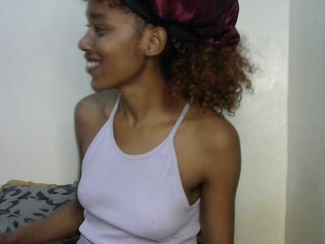 Truegirl2 live cam on BongaCams