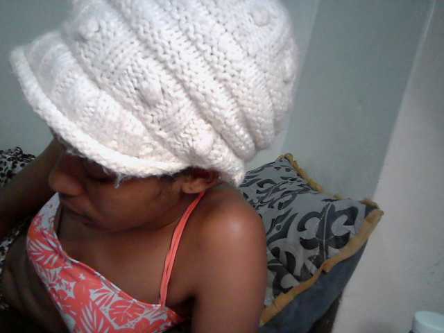 Truegirl2 live cam preview