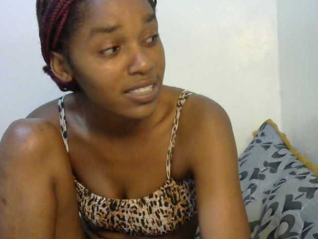 Truegirl2 live cam on BongaCams