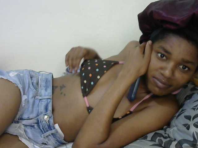 Truegirl2 live cam on BongaCams