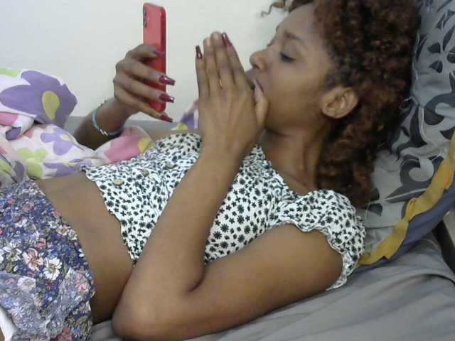 Truegirl2 live cam on BongaCams