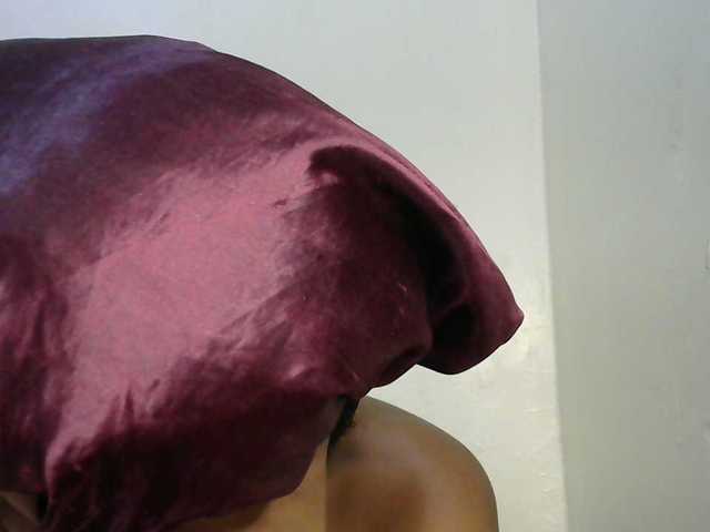 Truegirl2 live cam on BongaCams