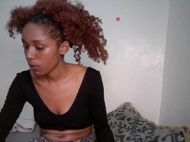 Truegirl2 live cam preview