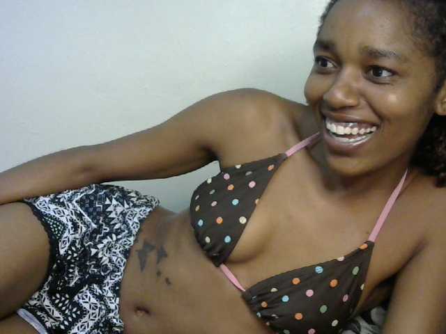 Truegirl2 live cam on BongaCams