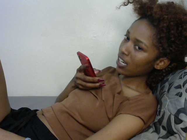 Truegirl2 live cam on BongaCams