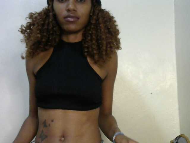 Truegirl2 live cam on BongaCams