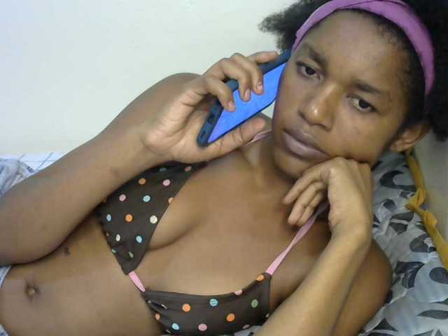 Truegirl2 live cam on BongaCams