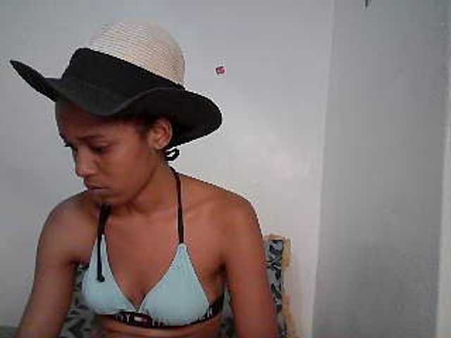 Truegirl2 live cam on BongaCams
